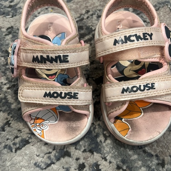 Disney Minnie Mouse Sandals - Picture 4 of 6